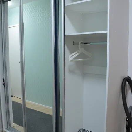 Entire Furnished 2-room With Free Parking, Near Big Shopping Malls 홈스테이 투르쿠