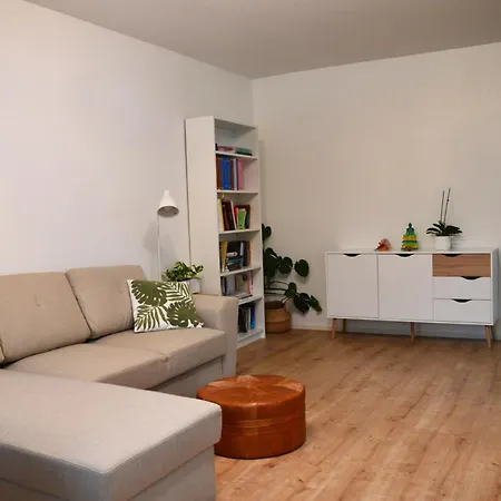 Entire Furnished 2-room With Free Parking, Near Big Shopping Malls 홈스테이 투르쿠